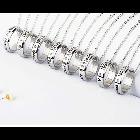 🍗BTS Rings with Chains - Picture 2 of 3